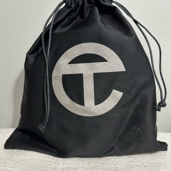 Telfar Circle Bag Azalea Pink – Like New, w/ Dust Bag & Box - Picture 9 of 11